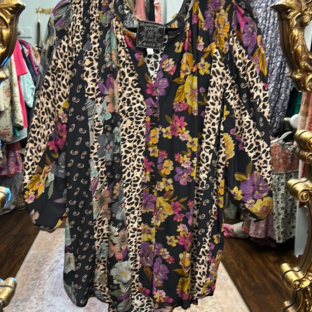 Johnny Was Sz XL Floral Animal Print Top